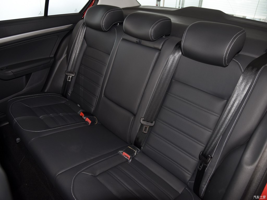 hth华体登录入口-叶家社区巾帼志愿者清洁庭院(图3) hth华体会