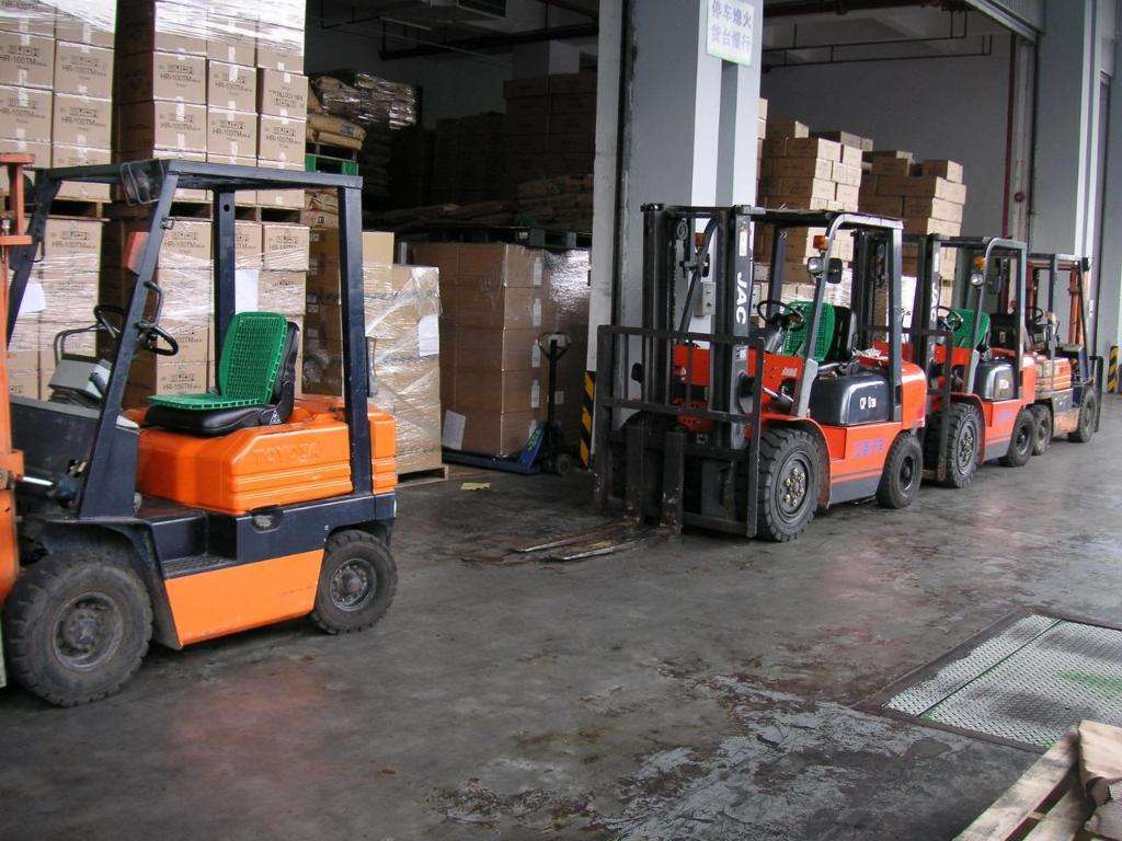 hth华体登录入口-叶家社区巾帼志愿者清洁庭院(图2) hth华体会