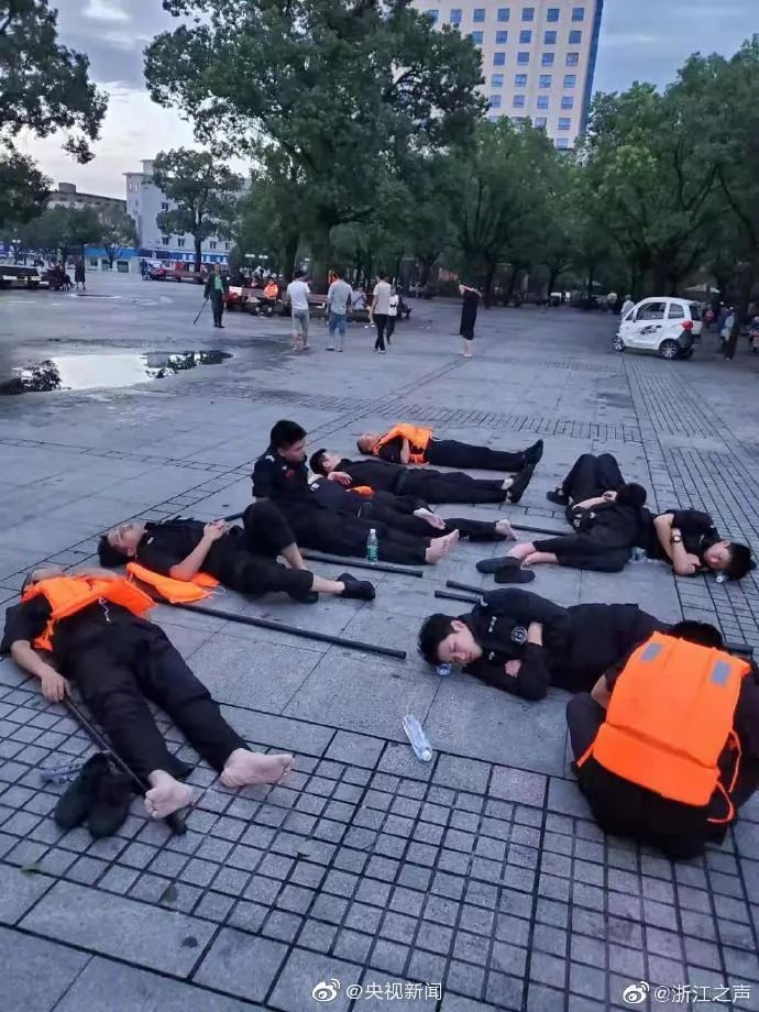 府西社区:在职党员进社区 点亮居民“微心愿”‘hth华体登录入口’(图1) hth华体会