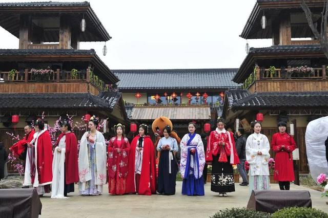 府东社区:2019年度年终总结表彰会顺利召开【hth华体登录入口】(图2) hth华体登录入口