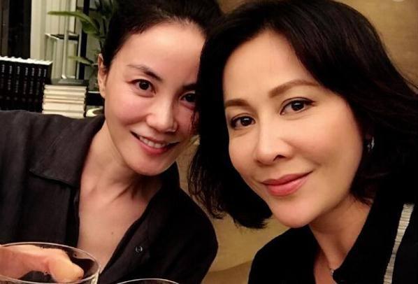 横山社区:开展3·5学雷锋日清洁打扫志愿活动:hth华体登录入口(图2) hth华体会