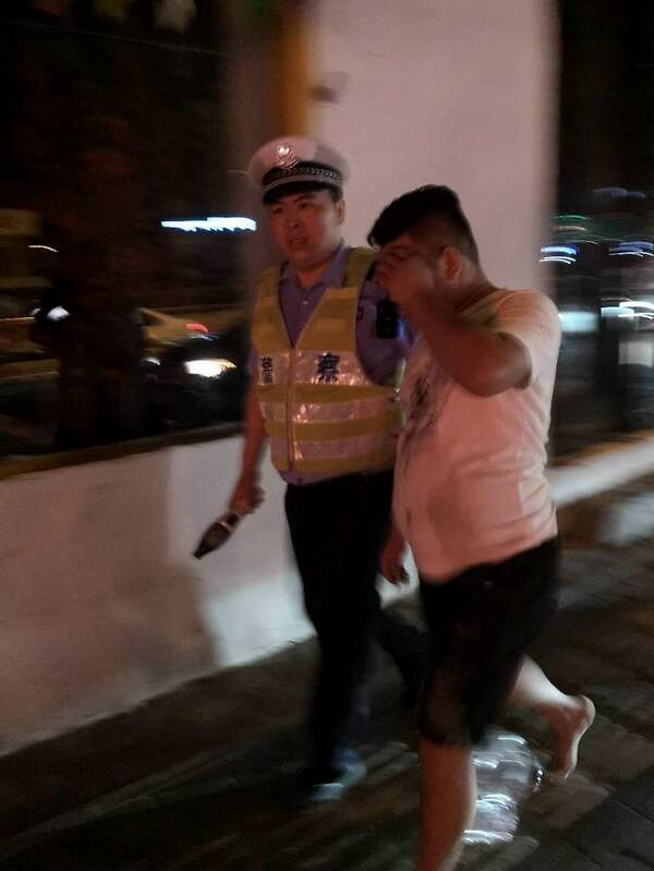 中国药科大学师生草坪沙龙共话“青蒿素”|hth华体会(图2) hth华体会