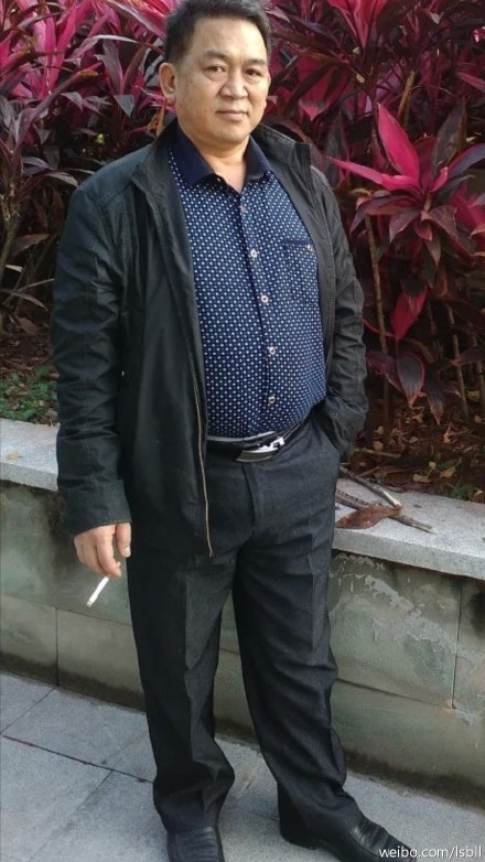 严陵社区:“组团包干”蹲点调研进社区:hth华体登录入口(图1) hth华体会